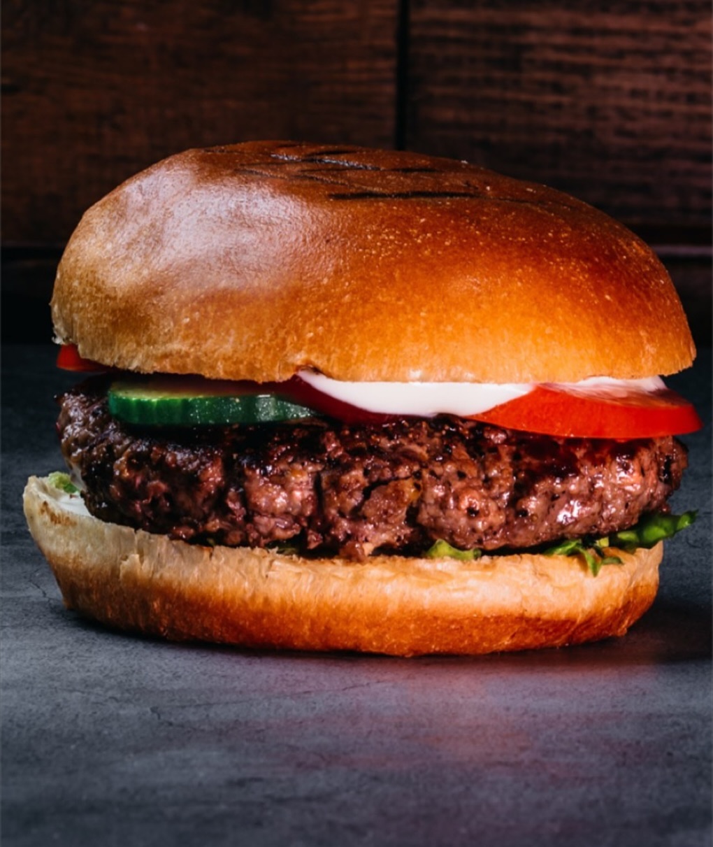 Meet the Classic: A juicy 6oz patty topped with fresh tomato, crisp lettuce, crunchy cucumbers, and our signature Grizzlerโs house mayo & ketchup. Simple, satisfying, and bursting with flavour! ๐ Ready to take a bite?