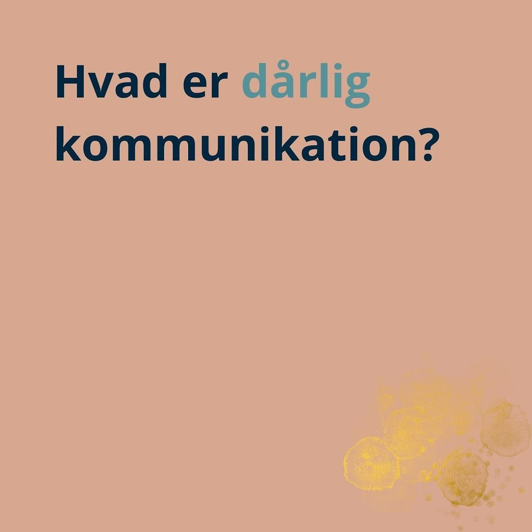 D Å R L I G K O M M U N I K A T I O N
Dårlig kommunikation er et af de største problemer i parforhold og grunden til at mange par begynder i terapi.
Dårlig kommunikation kan se ud på mange måder:
💭TANKELÆSER
Når vi har budskaber, der ikke kommunikeres klart, men som forventes modtaget. Så kommer vi til at forvente, at den anden er tankelæser og kan regne det ud.
💣HVAD ER DER GALT?
Jeg oplever et stemningsskift. Det bryder jeg mig ikke om. Det kan blive til en projektion vi giver til den anden. Det, der egentlig er mit - jeg bryder mig ikke om den stemning, jeg oplever lige nu - bliver gjort til partnerens problem: Hvad er der galt (ovre hos dig?), hvorfor er du tavs? Giv mig et svar, så jeg kan slippe for denne stemning. Ansvaret bliver den andens.
👀👂
Hvis vi kan kommunikere nysgerrigt, ærligt og uden at dømme den anden eller os selv bliver kommunikation klar.