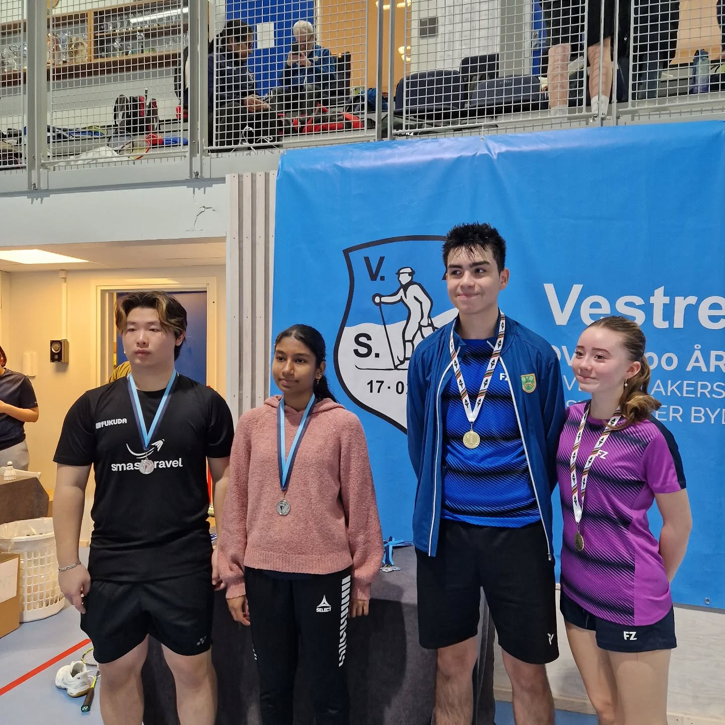 Gratulerer til Hannah Wong (Haugerud) og Bryan Matland med seier i MD Sen A under @vestreakerbadminton sin turnering idag. Snart skal Bryan ut i nok en finale, denne gangen i HD SEN A sammen med Gabriel Engelberg, der de skal møte klubbkompis Kenneth Salvadhoor og hans makker Johan Zang fra Bærum Badmintonklubb.