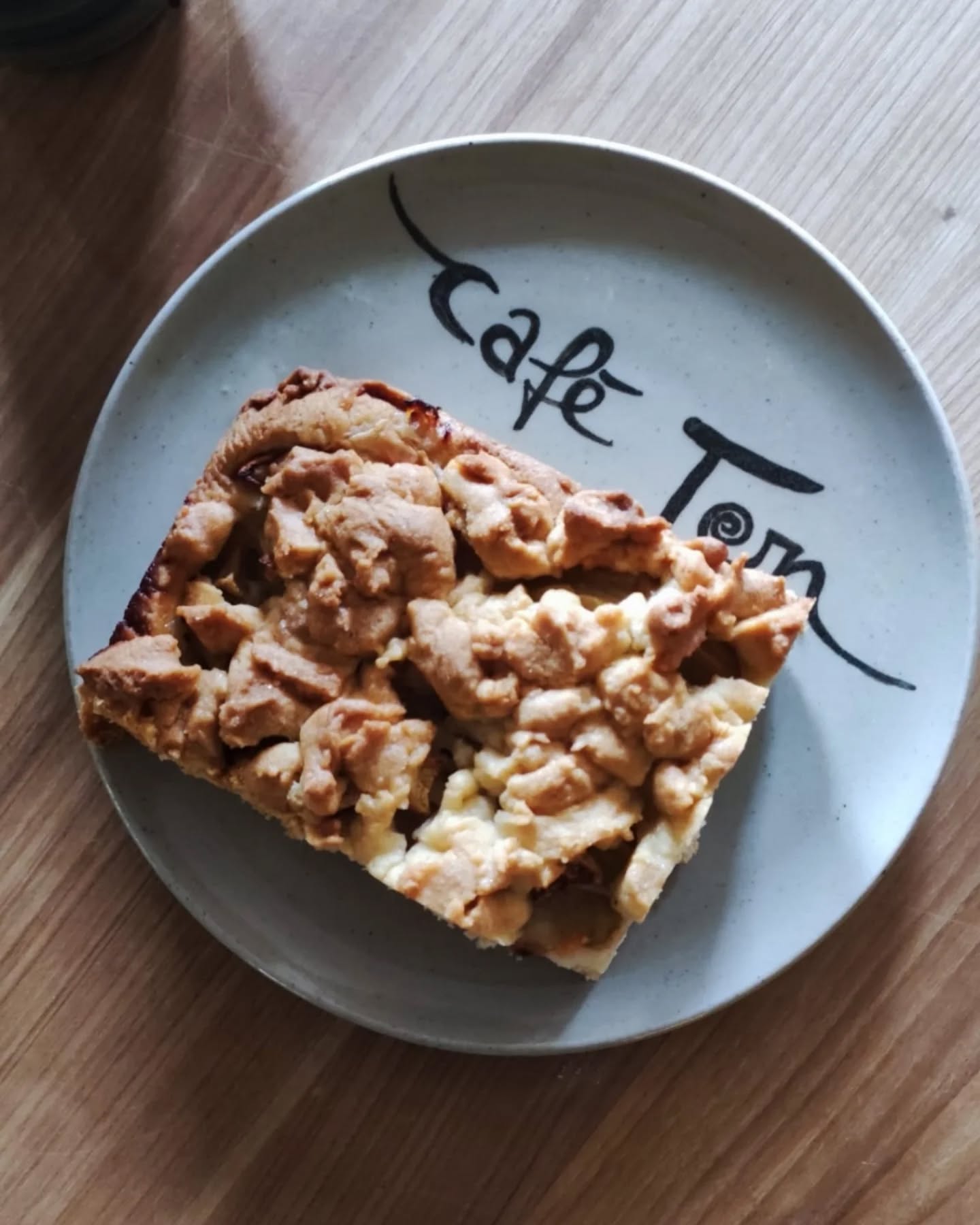 Wie dreamy kann ein Streuselkuchen sein?! 🥧
Dreamy McStreusel: Ja!
Buttrig-streuselige Grüße aus dem Café Ton❤️
#caféton #fabrikschleichach #keramikwerkstatt
#kaffeeliebe #kaffee #barista
#kuchenliebe #kuchen