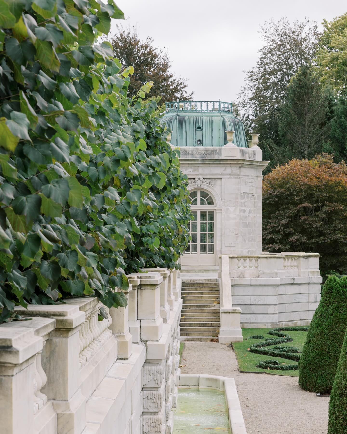 Had the pleasure of visiting Newport RI again this past weekend celebrating another happy couple on their wedding day. Feeling so appreciative this wedding season and love coming back to such a beautiful place 🤍
.
.
.
#newportweddingphotographer #bostonweddingphotographer #neeportmansions #newportwedding #newenglandweddingphotographer #destinationweddingphotographer #newenglandwedding #newenglandweddingvenue #riweddingvenue #glenmanorhouse #stylemepretty #capecodweddingphotographer #glenmanorwedding #riweddingphotographer #glenmanorweddingphotographer #loveauthentic #marthastewartweddings #newportweddings #castlewedding #destinationweddings #flashesofdelight #theelms #Castlehillinnwedding #chateauwedding #rosecliffwedding #filmweddingphotographer #castlehillinn #justalittleloveinspo