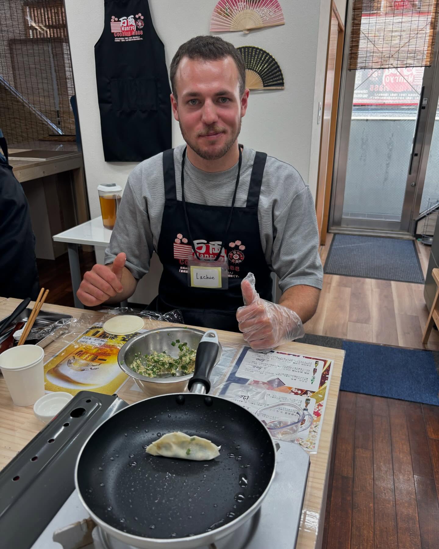 Make your ownGyoza and Ramen at Kyoto cooking class🍺 thank you for joined us✌️
#kyotocookingexperience
#manryocookingclass
#makerameninkyoto
#thingstodoinkyoto
