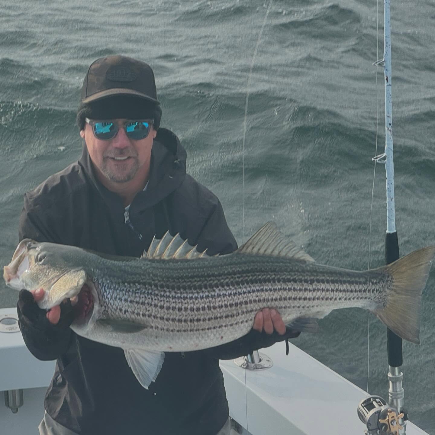As good as it gets folks.!!! Don’t pass up on the awesome fishing we are having . Call Capt J 561 578 2710 #sidejobcharters #stripers #striperfishing #manasquaninlet #littlemule #njfishing #bogansrods #reelseat #pennfishing
