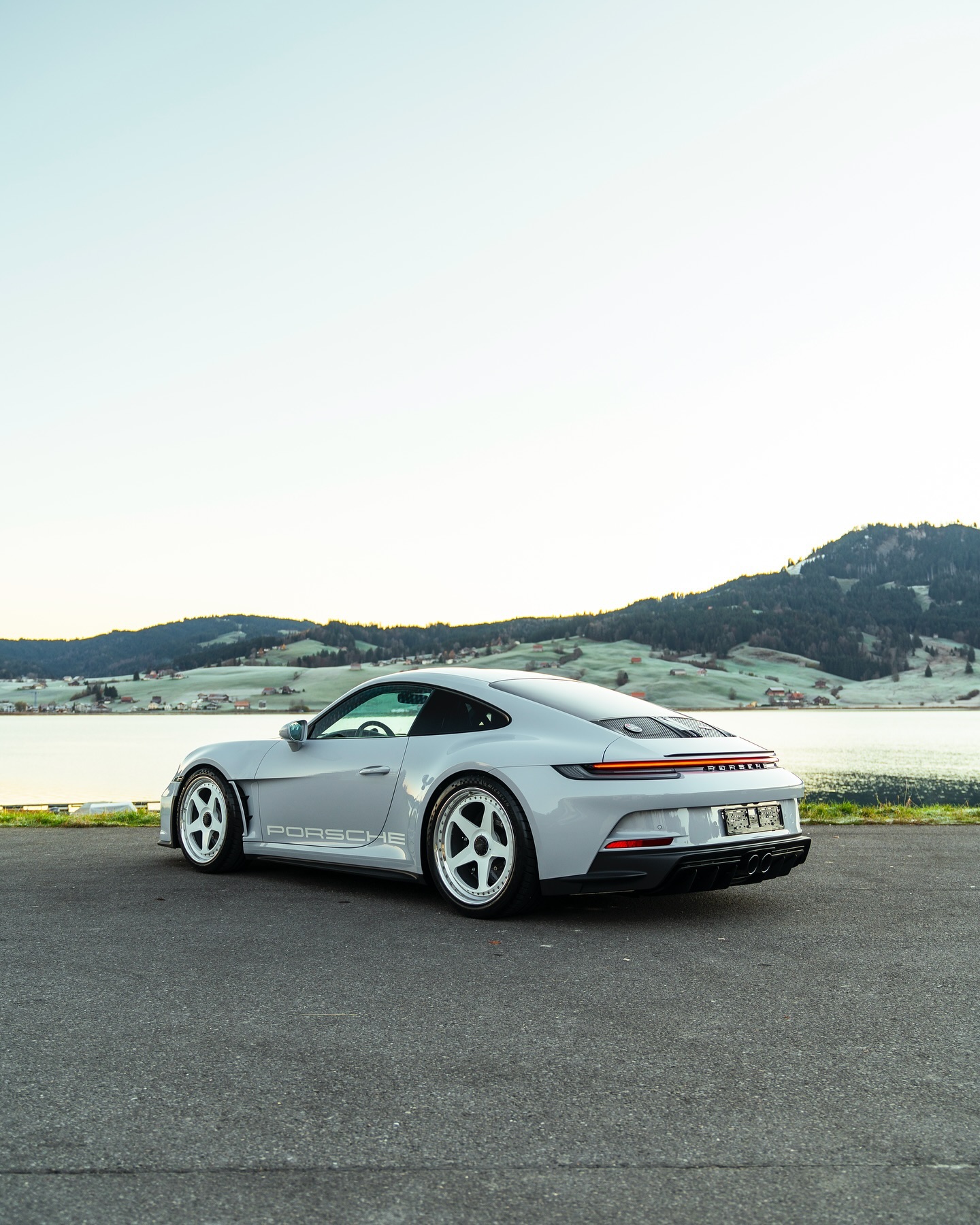 The brand new Porsche 992 S/T on HRE Wheels.
#Porsche #Porsche992 #992 #992ST #ST #Switzerland #lake #mountains #supercars #cars #hrewheels