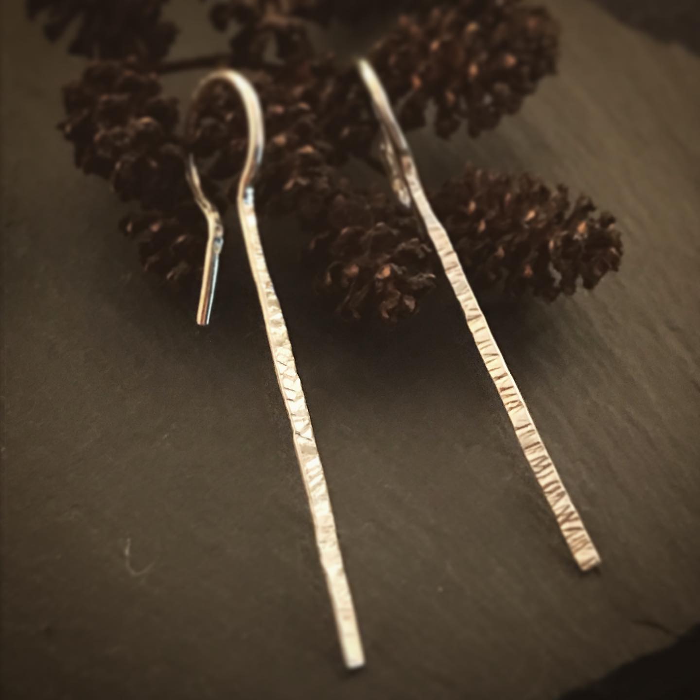 Boucles d’oreille élégantes, simples et originales en argent massif 🦔 #artisane #bijouxcreateur #earring #argent925 #handmadewithlove #handmadejewelry #loireatlantique #presquileguerandaise #labaule #pouliguen
