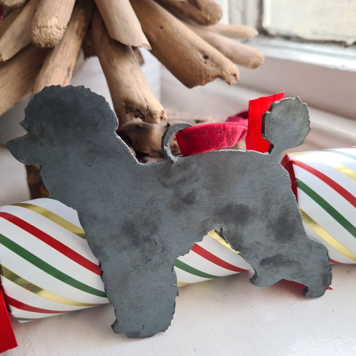 Happy Monday! I hope you have had a fabulous weekend!? I had the best time snuffling around Hedden Bridge learning about mushrooms 🍄.
I'm just here to show you one of my favourite things I have created. Theyre made from 2mm steel and will naturally age and get a lovely rusty coating. These adorable little dog ornaments would be a great addition to your wreath, tree or as a gift. They're a great way to remember your beloved pets too. ❤️
If you would like me to make a certain breed, let me know!
#dogs
#doggifts
#pets
#petlovers
#poodle
#westie
#christmas
#Christmasgifts
#giftideas
#handmade
#madebyme
#steel
#rustic
#rustichome