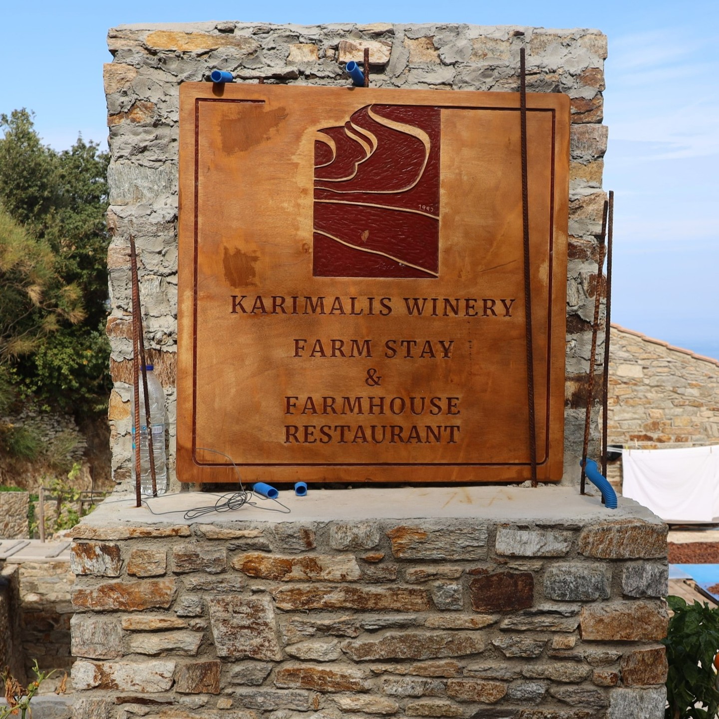A restored 500 years old vineyard in Ikaria island, one of the blue zones. They offer farm stay, wine tasting, cooking lessons, sports activities and farm work activities.
#greek
#greekislands
#visitgreece
#travel_greece
#greekholidays