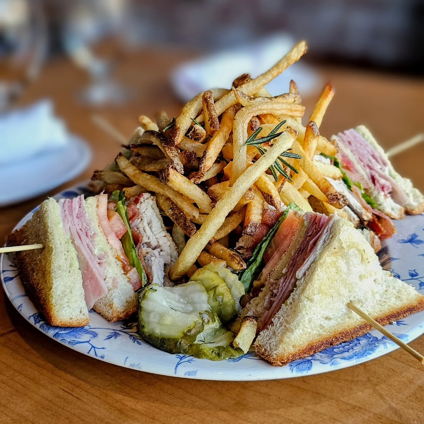 Broadway Club
house smoked turkey, applewood ham, bacon, basil aioli, Boston lettuce, tomato, Texas Toast
#clubsandwich #sandwich #food #sandwiches #foodporn #foodie #instafood #foodstagram #foodlover #foodphotography #cafe #sandwichesofinstagram #yummy #bostonfood #bostonfoodies #boston #bostoneats #bostonfoodie #vegan #foodie #foodporn #bostonma #bostonrestaurants #eaterboston #bostonfoodjournal #massachusetts #bestfoodboston #food #foodies #bostonfoodgram
www.chefronnieoldham.com