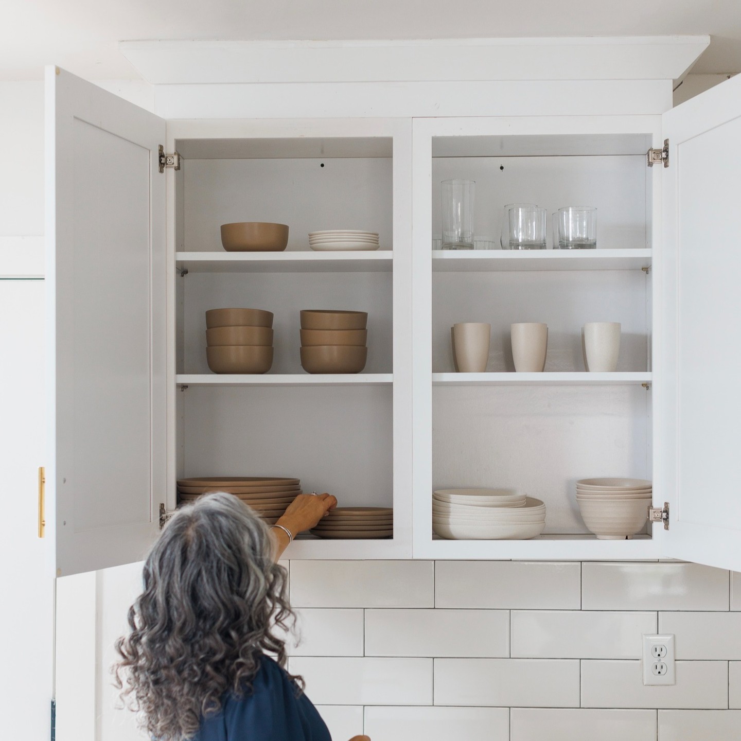 Are you hosting family and friends this season? A well-organized kitchen and pantry can save you from:
✅ Wasting time searching for ingredients
✅ Spending extra money on duplicates
✅ Feeling overwhelmed when it’s time to cook or bake
Instead, enjoy your time with family and friends stress-free with a seamless system that keeps everything in its place.
Contact Cloudy to Clear Professional Organizing today, and let me help you create a kitchen that works for you—so you can focus on what matters most: making memories with loved ones.
.
.
.
.
.
#DeclutterYourKitchen #OrganizedLiving #CloudyToClearProfessionalOrganizing #stressfreeentertaining
📸 @jessicamcintoshphoto