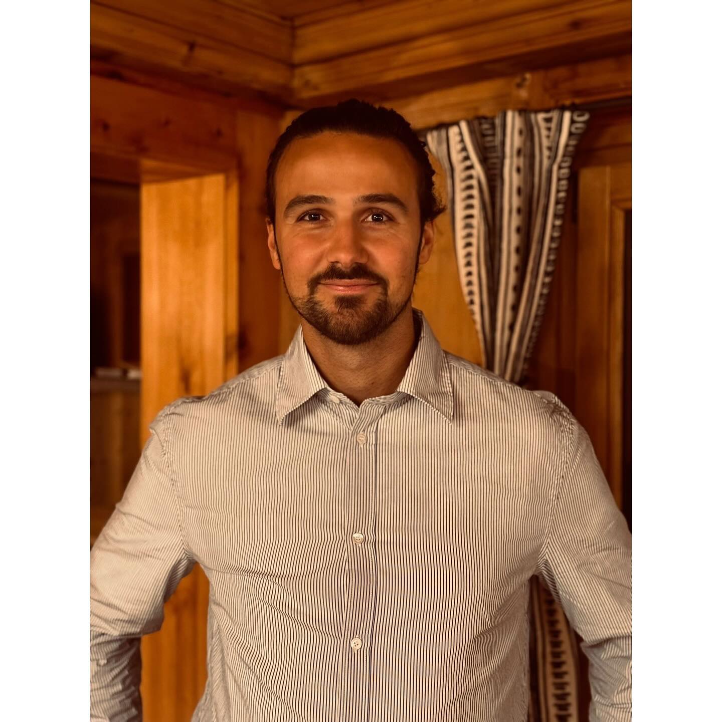 An der Seite von Isabella ist auch Roman in seiner neuen Rolle als stellvertretender Restaurantleiter wieder mit von der Partie. Auch diese Saison hat er sich fest vorgenommen, den Gästen jeden Wunsch von den Lippen abzulesen. Felicità!