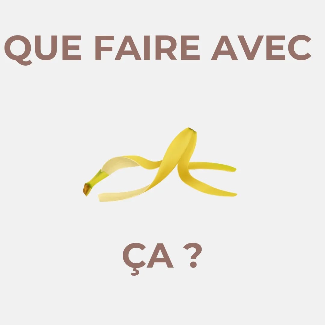 Recette GATEAU à la PEAU DE BANANE
Ingrédients:
3 peaux de bananes BIO
70 ml de lait environ
2 œufs, blancs et jaunes séparés
80 g de sucre (50g + 30g)
80 g de beurre fondu
180 g de farine
1/2 sachet de levure chimique
40 g de chocolat concassé ou pépites
40 g de chocolat pour le glaçage (facultatif)
1. Lavez, coupez et détaillez les peaux de bananes en morceaux en enlevant les extrémités.
Mixez-les en ajoutant petit à petit du lait afin d'obtenir une pâte homogène (le mélange bruni rapidement ce qui est normal ; on peut ajouter 1 jus de citron pour limiter cette oxydation).
2. Ajoutez à cette préparation 2 jaunes d'œuf, 80 g de beurre fondu, 50 g de sucre et mélangez à nouveau le tout.
3. Ajoutez ensuite la farine et la levure chimique puis le chocolat grossièrement haché (ou les pépites).
4. Montez les blancs en neige avec les 30 g de sucre restant et ajoutez-les délicatement au mélange précédent à l'aide d'une maryse (ou spatule).
5. Versez dans un moule beurré ou en silicone et enfourner à 180°C pendant 30 minutes
6. Faites fondre le chocolat et ajoutez un peu de lait. Mélangez vigoureusement à l'aide d'un fouet.
Versez cette sauce chocolat sur le gâteau cuit et décorez de quelques rondelles de banane.
Faites-vous plaisir et conscientisez🥰
Bonne dégustation !