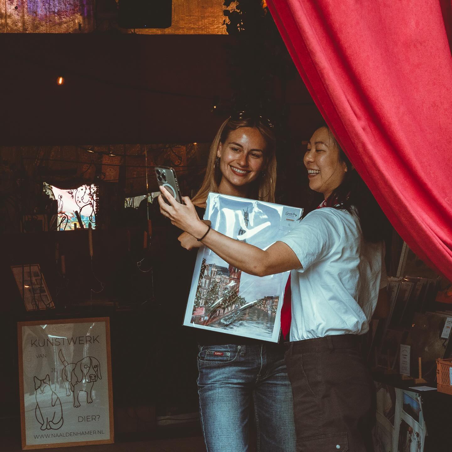 A few scenes from @artaffect_kunstmarkt
Grateful to meet new collectors and chatting with likeminded artists friends
Thanks @coi.photo for the lovely pics
#affordableart #artmarketamsterdam #artistlife