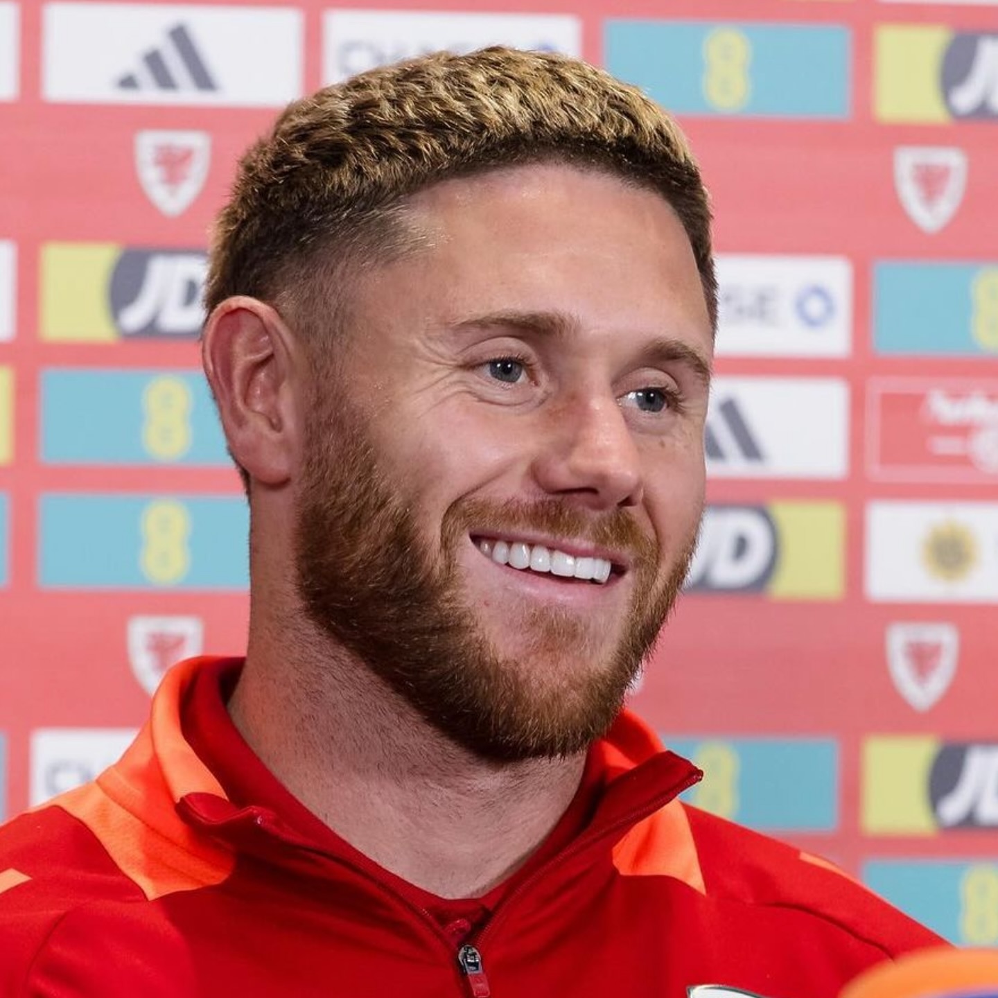 Some recent smiles 💙
1) Wales finest 🏴 @wesleyburns__
2) Composite bonding on 4 teeth 🪄🎨
3) An Arsenal legend ❤️
4) Red army ⚪️🔴
5) Superstar teeth for @queeniewaterjunkie ✨
6) Learning from Europes elite @dr.elzoghbi ⚡️
7) My patient for over 10 years @hannahlsherry 🙏🏽
8) Coming soon soon 🤩 @alvm_uk