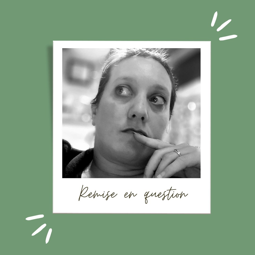 En 6 mois, j'ai fait 13 rdv commerciaux et j'ai eu 9 refus 😮
Et j'en tire 3 leçons :
1. « Je suis trop conceptuel. »
Durant mes rendez-vous "découverte", je parle beaucoup du comment. Je vais expliquer qu'on va aller marcher ou qu'on va faire de l'art-coaching. Alors c'est bien, mais ce n'est pas ce que veut la personne que je rencontre. Et oui, il m'a fallu 9 refus pour comprendre. 😅 Le client a besoin de comprendre concrètement, ce que je vais lui apporter. Où je vais l'emmener de façon concrète. Qu'est-ce qu'il va pouvoir faire grâce à moi. Je suis encore à travailler sur mon discours, mais je pense être sur la bonne direction.
2. « Je peux tout traverser. »
Cette période de doute, d'incertitude et de questionnement m'aide à prendre conscience que je peux tout traverser.
Je suis bien entourée et j'ai du soutien de mon entourage. ❤️
J'ai la capacité de me remettre en question. Je sais rebondir et je saurai rebondir de toutes les situations. Cela m'aide pour avoir confiance en l'avenir quoi qu'il arrive. "Jusqu'ici, tout va bien." (t'as la ref? 😅)
3. « L'aménagement de mon bureau pose problème. »
Prise de conscience très pragmatique. 😅 J'avais une banquette convertible dans mon bureau. Alors, oui, c'était pratique pour recevoir nos amis et notre famille (allez, 10 fois par an 😅) mais beaucoup moins pour mes clients. Et surtout cela renvoyait l'image dune "chambre d'amis". J'ai mis presque 3 ans à m'en rendre compte. 🤦♀️ Donc c'est parti pour un peu de peinture et l'achat de 2 jolis fauteuils pour offrir un espace cocon pour venir s'y déposer.
PS : La semaine dernière, j'ai signé 2 nouveaux contrats et je sens que je sors de cette période "down". 😝 Peut-être que c'est grâce à ça que j'ose partager ce constat sur mes réseaux sociaux.
Et vous quels sont les leçons tirées de vos derniers échecs ?
#premierpas #jefaismonpremierpas #remiseenquestion #rdvcommerciaux #lecondevie #echecs #entrepreneur44 #entrepreneuse #nantes #vignoblenantais #lorouxbottereau