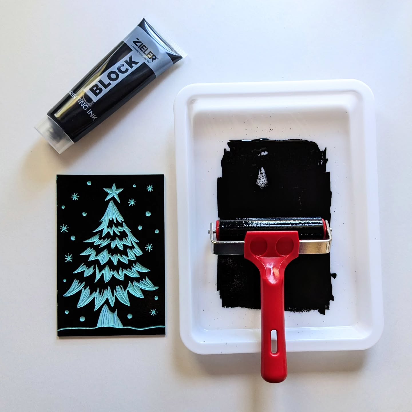 This week, I finally got to use the kit from @zielerartsupplies and carved one of the designs I created for the Christmas card workshops. I love how deep the black ink is.
.
.
.
#printmaking #handmadecards #handprintedcards #chirtmascards #handmadechristmascards #printmakingartist #printmakers #lino #linocutprints #handcarved #linoblock #linoprint #printmakingart