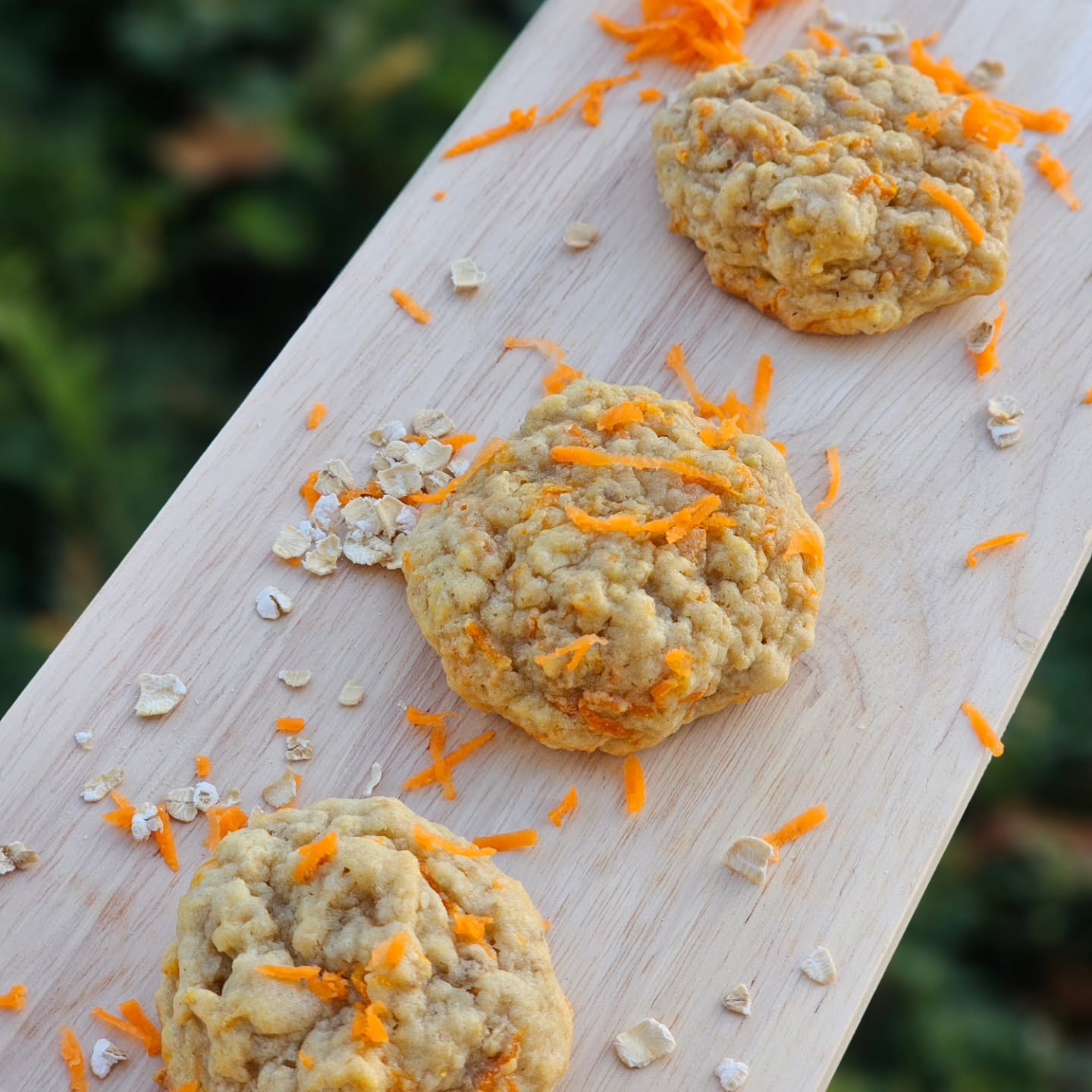 Soft, spiced, and oh-so-irresistible!
Our mini Carrot Cake Oatmeal Cookies 🍪 are the perfect bite-sized treat.
Perfect for parties 🥳 , office gatherings, or when you just need a little sweetness in your day.
Visit our website or DM the word Oatmeal to order.
PS: They pair perfectly with coffee ☕️