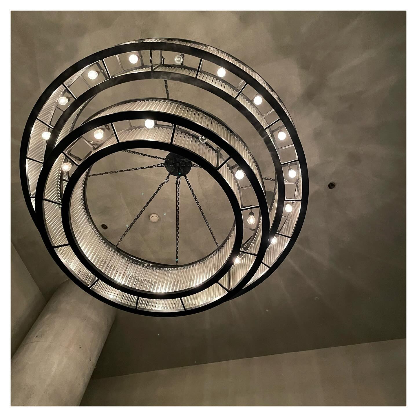 Feature lighting, with some bulbs off, though not detracting from the impact.
#turkey #istanbul