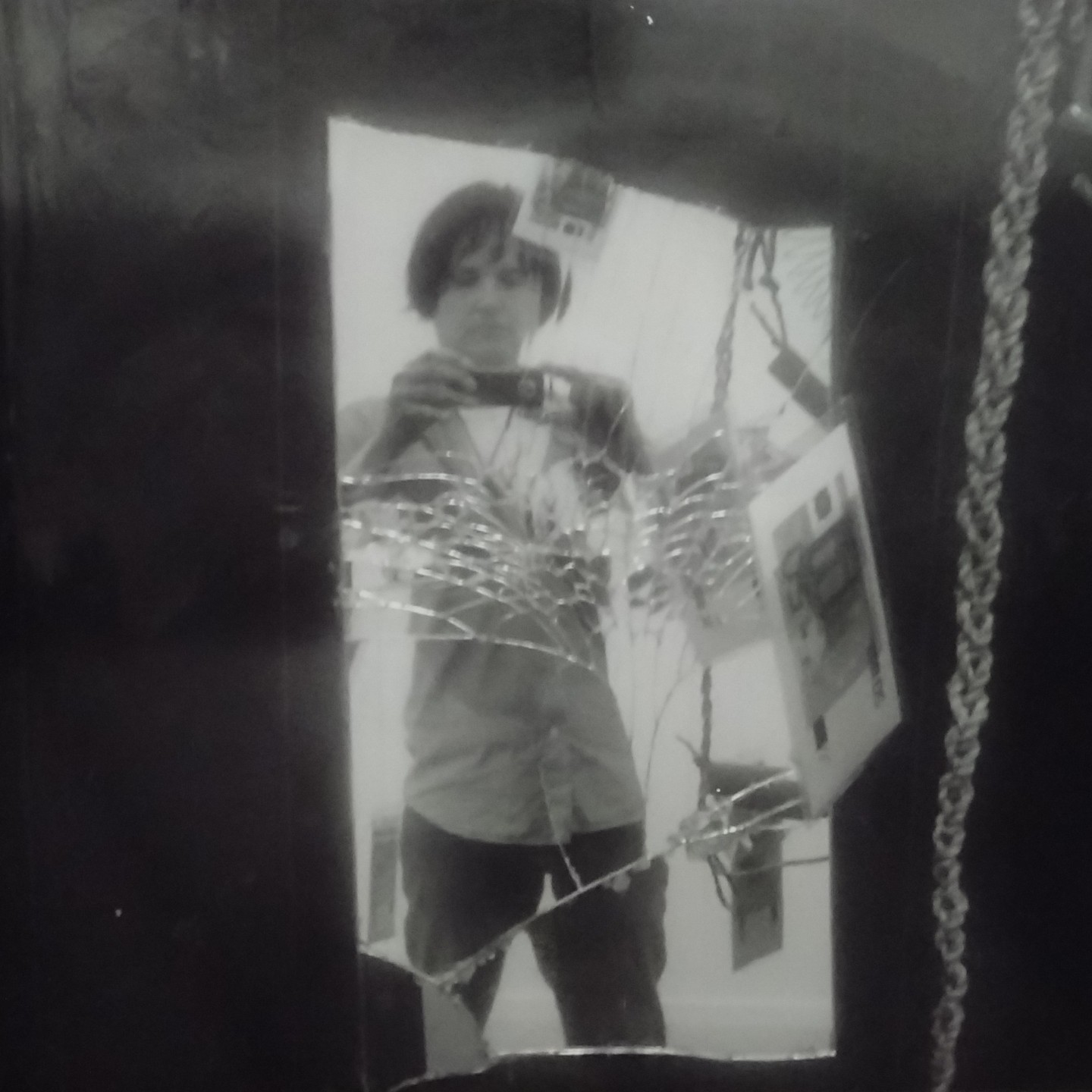 Overzichtstentoonstelling van Jolanda Siuzdak: 𝐸𝑒𝑛 𝑏𝑙𝑖𝑘 𝑡𝑒𝑟𝑢𝑔 𝑒𝑛 𝑑𝑎𝑛 𝑣𝑜𝑜𝑟𝑢𝑖𝑡.
🥁VERNISSAGE 𝐳𝐚𝐭𝐞𝐫𝐝𝐚𝐠 𝟕 𝐝𝐞𝐜𝐞𝐦𝐛𝐞𝐫 tussen 𝟏𝟕𝐮 𝐞𝐧 𝟐𝟏𝐮 in Den Teirling.
🗓️De expo loopt nog tot begin 𝐣𝐚𝐧𝐮𝐚𝐫𝐢 en is te bezichtigen van dinsdag tot vrijdag tussen 𝟗𝐮 𝐞𝐧 𝟏𝟕𝐮.
Jolanda Siuzdak werkt graag abstract en onderzoek van kleur is belangrijk. De expositie toont de verscheidenheid van haar werk in fotografie, schilderijen, pastels, tekeningen, aquarellen en keramische werken.
----------------------------------------------------------------
Voor een afspraak met de artiest, stuur een e-mail naar jolanda.siuzdak@gmail.com. Wens je graag in groep te komen? Laat ons zeker iets weten via info@denteriling.be en we ontvangen je graag.
#artforall #nodiscrimination #exhibition