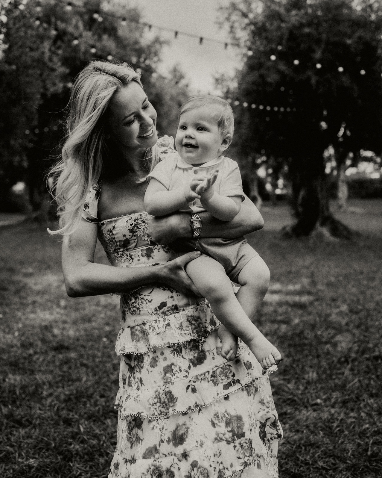 Mother and son -
#blackandwhitephotography #photographenice #lifestylephotographer #familyphotography #1yearold #photographedefamille #mumandsonportrait