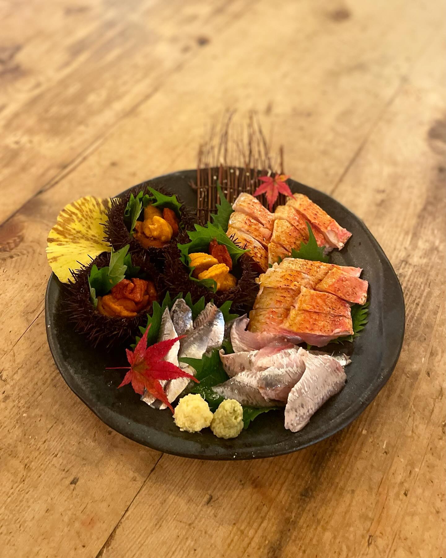 .
Chef Makoto always chooses
the best fish on the day
He also would like to deliver "seasonality" :
Late Autum now in Japan as Kaiseki master
Chef!
Special request from our royal customer
tonight,Today's Omakase Assorted Sashimi
▪️Fresh Sea Urchin from Iceland
▪️Red mullet from France
▪️Sardine from France
▪️"Momiji" and "Icho" leaves from Kyoto,Japan
#Yokoya#London#camdentown #Japanesefood#Kaiseki#izakaya#sashimi#sushi#Omakase #camdenrestaurants #londonjapanesefood #yokoyalondon#kaisekilondon #kaiseki