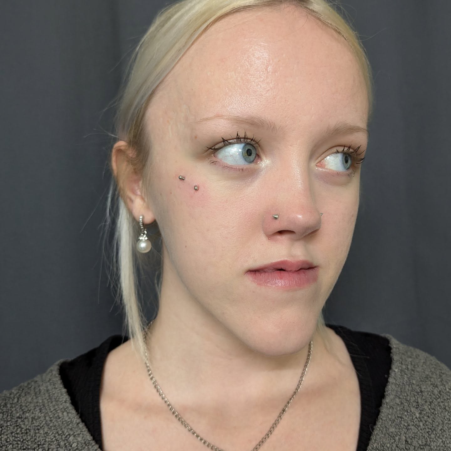 SĂ„ snyggt med anti eyebrow piercing !
#antieyebrowpiercing #piercings by @ulrikaluckabauer #hÀssleholm #evilwomanbodypiercing #piercersinceyear2000