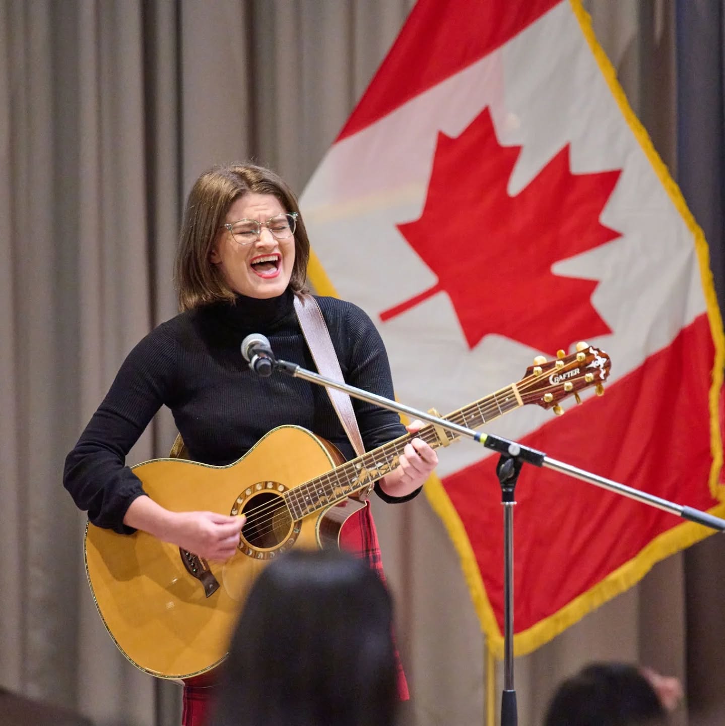 Honoured to have been able to perform at the Enhanced Citizenship Ceremony, welcoming newcomers to Canada this past week. Such a privilege to stand and sing our national anthem alongside so many who were singing it for the first time as THEIR national anthem as well. POWERFUL! I got to perform my song "Home" and literally sang "welcome home" to all those becoming citizens that day. No tears were shed. 🥹 (JK definitely cried)
Thank you for having me @inclusion.ca !
#canada #welcomehome #standonguardforthee🇨🇦 #🇨🇦 #nationalanthem #canadianartist #canadiansinger #yycarts #calgarysinger #albertamusician #newfoundlandmusician