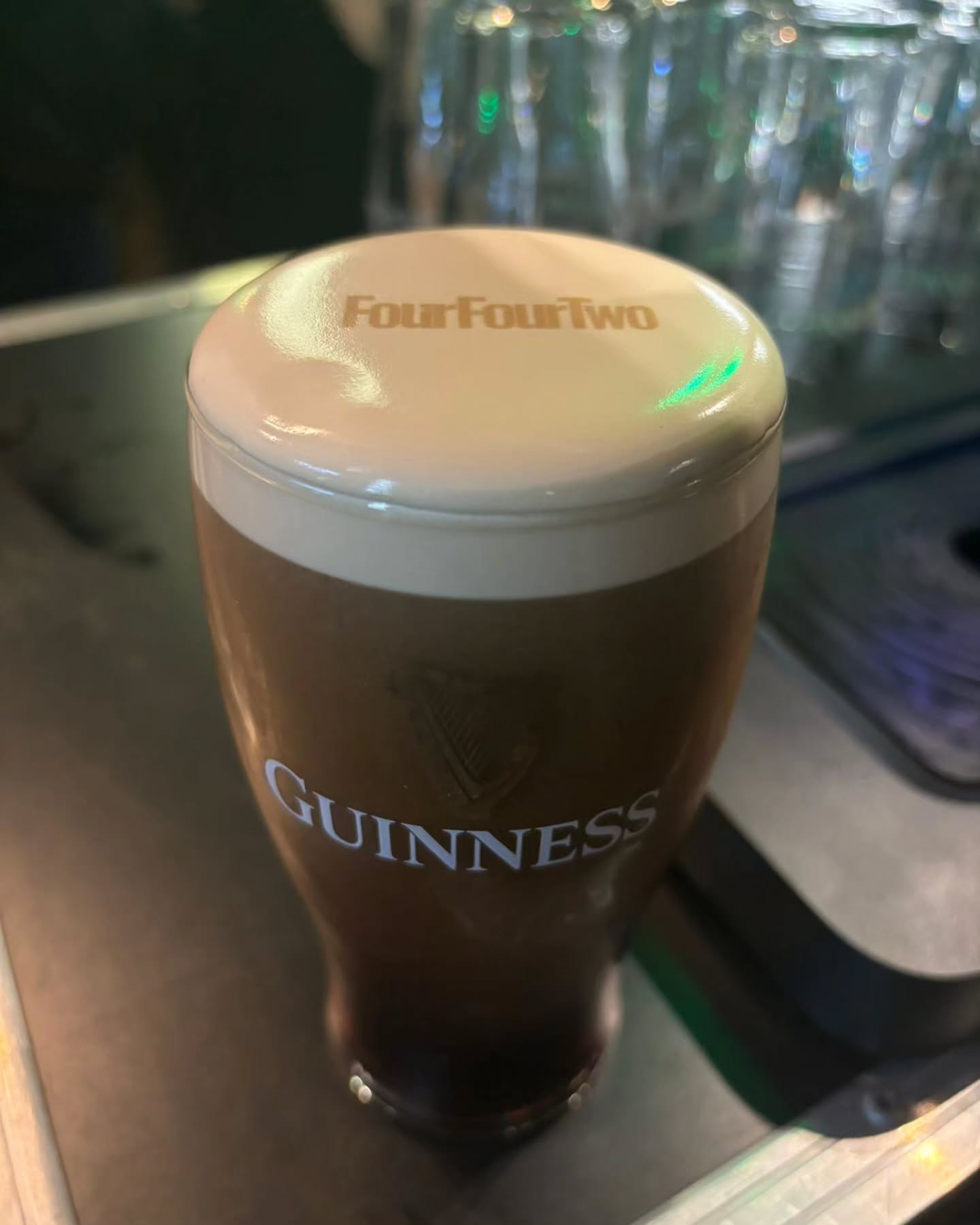 Pints for the good people of @fourfourtwouk Magazine at @classicfootballshirts 🍻
#flightcasebars #guinness #fourfourtwo #classicfootballshirts #football #birthday #pints #draughtbeeranywhere