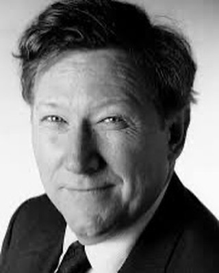 We are saddened by the loss of our member, Jim Hoagland, Commandeur of the Legion of Honor.
Jim Hoagland, a celebrated journalist and two-time Pulitzer Prize winner, passed away on November 4, 2024, at the age of 84. Born on January 22, 1940, in Rock Hill, South Carolina, Hoagland built an illustrious career at The Washington Post as an associate editor, senior foreign correspondent, and columnist, specializing in international affairs.
His distinguished reporting earned him two Pulitzer Prizes—one in 1971 for his coverage of apartheid in South Africa and another in 1991 for his incisive commentary on the Gulf War and the challenges facing Mikhail Gorbachev. Hoagland also had a deep connection with France, where he lived and worked as a correspondent early in his career. His reporting from Paris not only showcased his exceptional understanding of European politics but also reflected his lifelong appreciation for French culture and diplomacy.
Hoagland’s legacy is one of journalistic excellence, global perspective, and a commitment to truth. He leaves behind an indelible mark on the world of journalism and those who followed his work.
Jim Hoagland was made an Officier of the Legion of Honor in 2010. The Society sends its heartfelt condolences to his family.