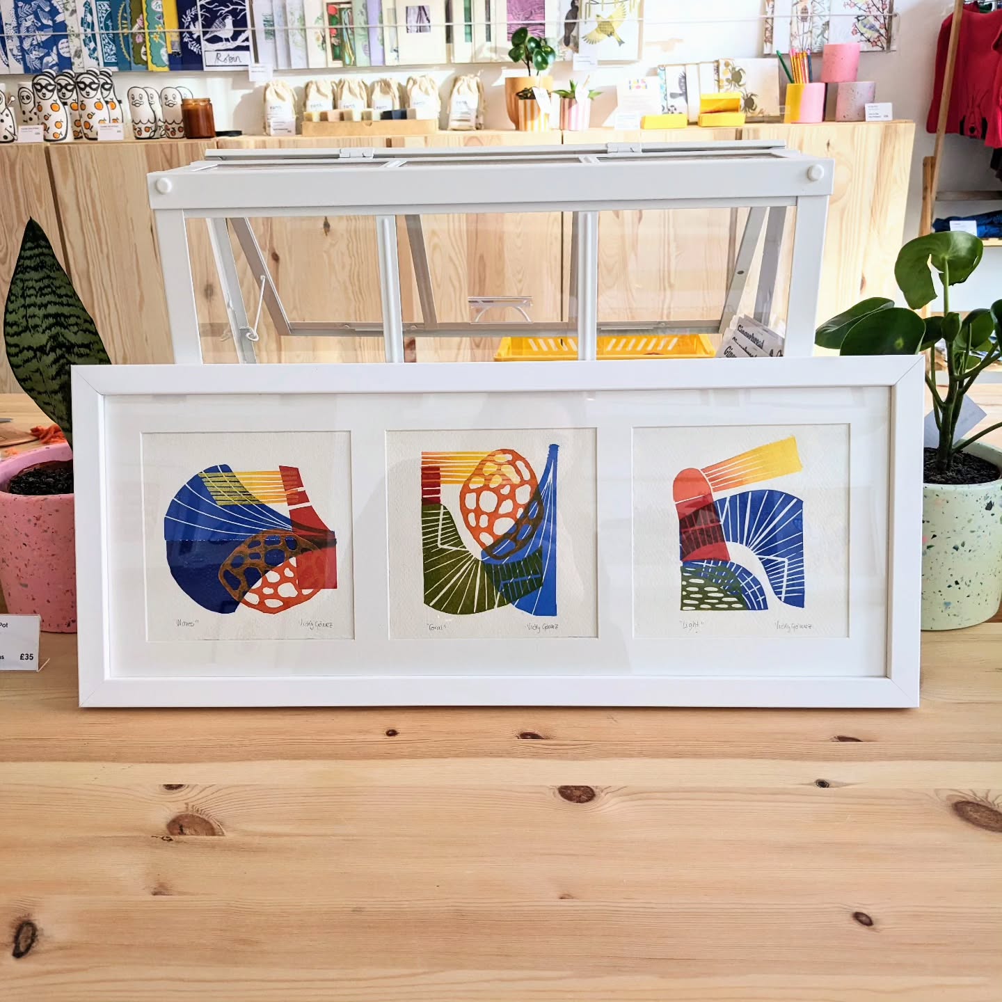 Framed these three prints today, just in time for the @artistsopenhouses Winter Festival . Available at @inkpod_collective , open every weekend from 9 to 5 pm
.
.
.
#artistopenhouses #artistsopenhousesbrighton #aohxmas2024 #brightonandhove #hove #bn3 #printsexhibition #framedprints #xmasgifts #giftsideas