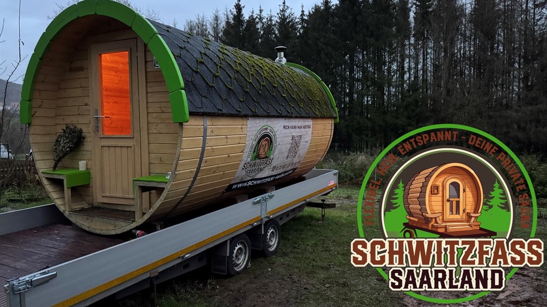 Unser Schwitzfass-XXL ist die perfekte Wahl für alle, die beim Saunaerlebnis keine Kompromisse eingehen wollen. Dieses großzügige Saunafass bietet viel Platz und zahlreiche Extras für euer Wellnesserlebnis. Ideal für größere Gruppen oder besondere Anlässe, lädt das Schwitzfass-XXL nicht nur zum Schwitzen ein, sondern bietet auch einen Ort der Entspannung mit einem eigenen Vorraum und weiteren coolen Features. #schwitzfasssaarland