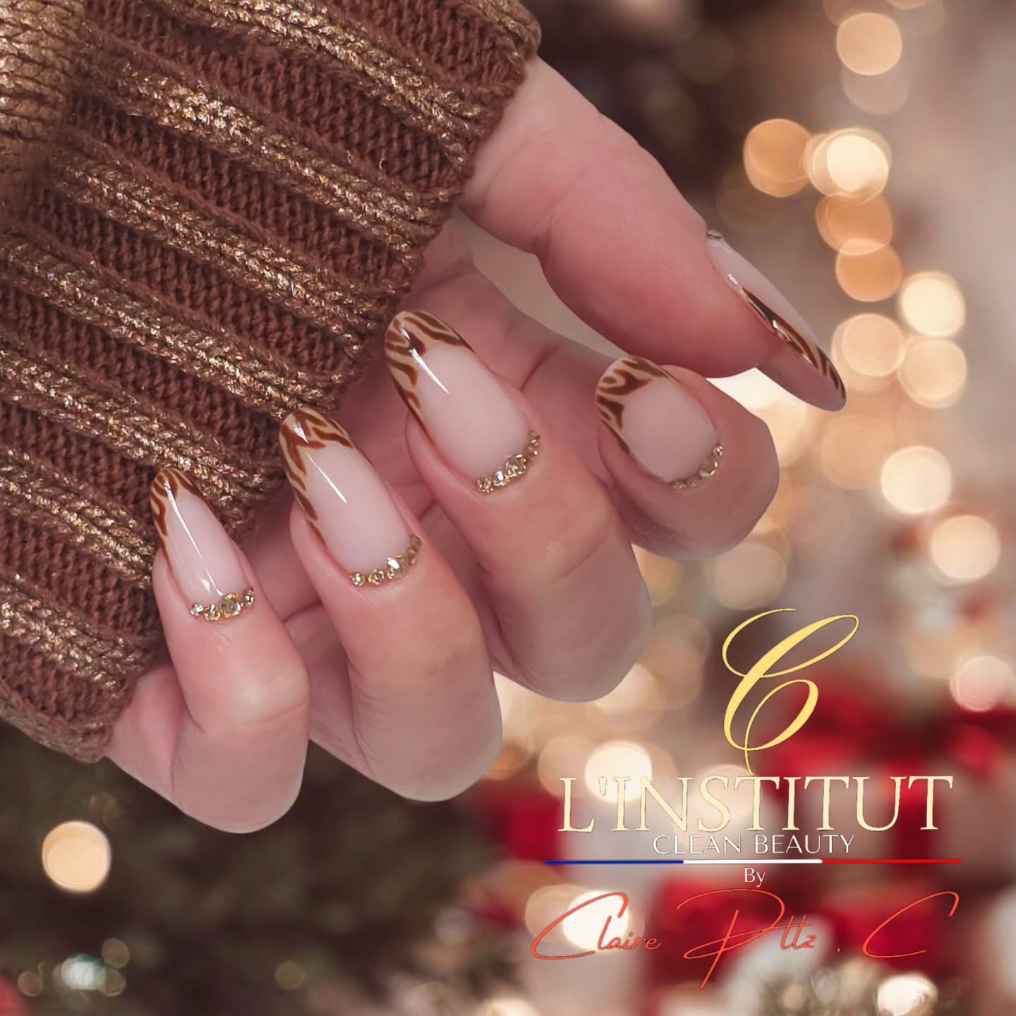 Il m'était impossible de choisir parmi ces trois photos. Je ne souhaitais pas les mettre sous forme de carrousel, car de cette façon, elles sont visibles plus directement sur le feed. Si tu aimes ce full set sauvage x luxury, fais-le-moi savoir !🐅 +✨️= 🤎
.
.
⚜️ 𝐂 -𝐋'𝐈𝐍𝐒𝐓𝐈𝐓𝐔𝐓 𝐂𝐥𝐞𝐚𝐧 𝐁𝐞𝐚𝐮𝐭𝐲 ⚜️
SOINS - ONGLERIE - BEAUTE DU REGARD - ÉPILATIONS
📆 𝗥𝗗𝗩 👉 lien en bio
🚘 A 5 min du centre ville de VALENCE
🅿️ PARKING PRIVATIF GRATUIT🫰
🚍 BUS Citea 4 ou Citea 8 🛑 Demande Arrêt :
🚸Centre commercial ou 🚸Pierre blanche
📍1310 Avenue de la République
07500 Guilherand-Granges
(En face de Auchan et Norauto)
BESOIN DE CONSEILS OU AUTRE DEMANDE ⁉️
Si aucune disponibilité ne vous convient, ou vous ne savez pas quelles prestations choisir, merci de laisser un message au : 07.81.13.48.24
.
.
.
.
.
#nailsart
#nailsartist
#naildesign
#valence26
#onglerievalence
#guilherandgranges
#manucrurerusse
#nailart #nailartist #salondebeaute