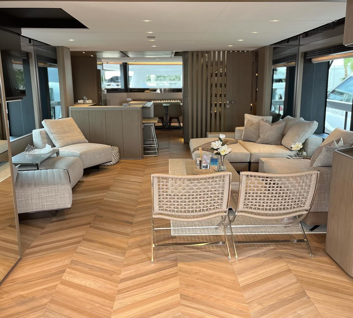 Step aboard the revolutionary Infynito 90. Making its American debut, this exceptional model from the new Infynito range by @ferrettiyachts redefines elegance and innovation. The Infynito 90 boasts a seamless blend of modern design and timeless sophistication, featuring expansive living spaces, panoramic views, and impeccable attention to detail.