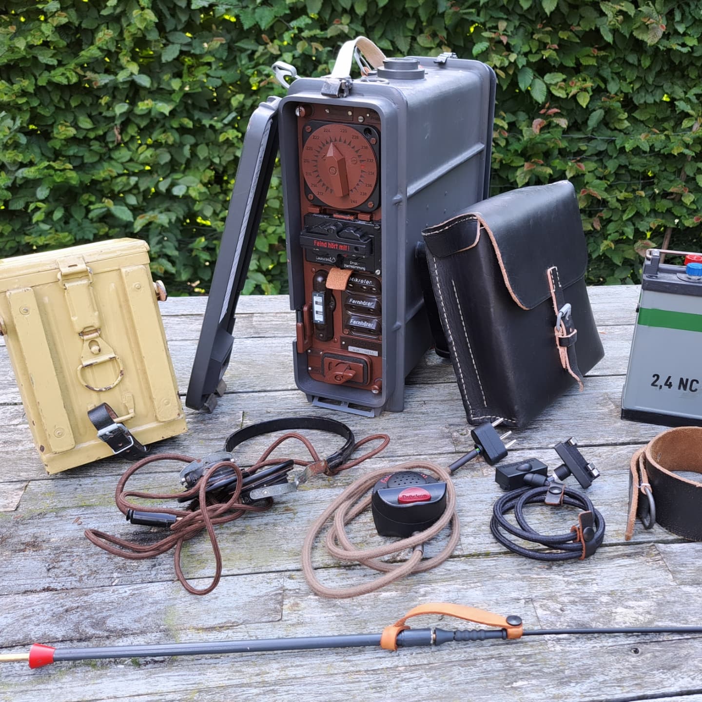 This Feldfy is being used by our funker, we can keep communication with our own radiostation while being in the fields. This layout has a few things that our funker keeps on him while being fully pack-up. The radio also has an special container that carries a spare battery! The leather bag is being used for extra tools and paperwork to note things down
Radio has been made by @Verlagkopf
➖➖➖➖➖➖
#krieg #reenactmentgear #ww2 #pioniere #drk #officer #germany #deutschland #austria #worldwar2 #heer #Funker #ww2reenactment #mountaintroops #gebirgsjäger #sanitäter #nonpolitical #edelweiss #gbj #gebirgsjager #reenactors #reenactment #german #soldier #sanitater #jager #ww2german #reenactor #panzeralarm
📸© @geb.jag.r.100
➖➖➖➖➖➖
🔎We are a Gebirgsjäger reenactment group stationed in the Netherlands. We mostly participate in events in Belgium, the Netherlands and Germany. If you are interested in joining our group, you can send us a message!
➖➖➖➖➖➖
© All copyright belong to their respective owners
➖➖➖➖➖➖
⚠️ This page is Non-political,
Any comment inciting hatred, discrimination or violence will be deleted
➖➖➖➖➖➖
✏ Comment and tag your friends!
➖➖➖➖➖➖
Check out my kameraden:
@gebirgs.sanitats.abtl.95
@helferinnen
@historicalwarfareinc
@the_dutch_historian
@die_gespenster
@edelweissgruppe