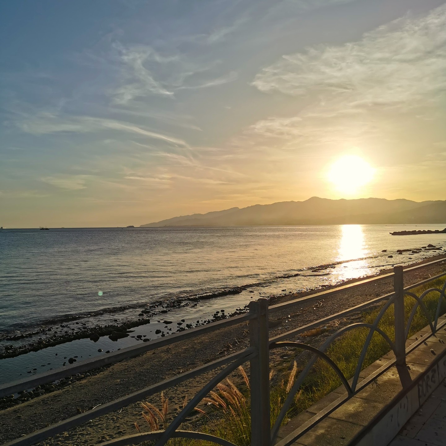 From the Ionian side of the Capo Peloro Peninsula, the sunset paints the Strait of Messina with golden hues. 🌅 A place where nature leaves you speechless.
.
Ph. by @rocaf91
.
#CapoPeloro #VisitCapoPeloro #TorreFaro #StraitOfMessina #Messina #VisitMessina #DiscoverMessina #Sicily #VisitSicily #Sunset #SunsetLovers #SicilianSunset