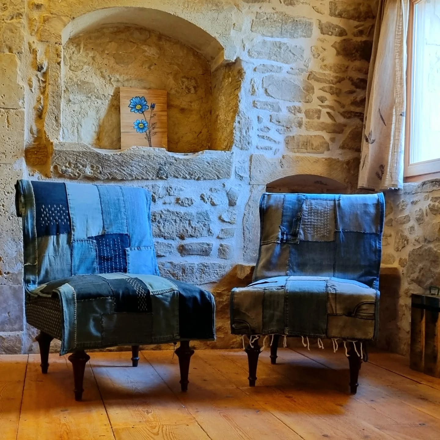 רקמת ששיקו על טלאי ג'ינס, לכיסוי הכורסאות מחדש