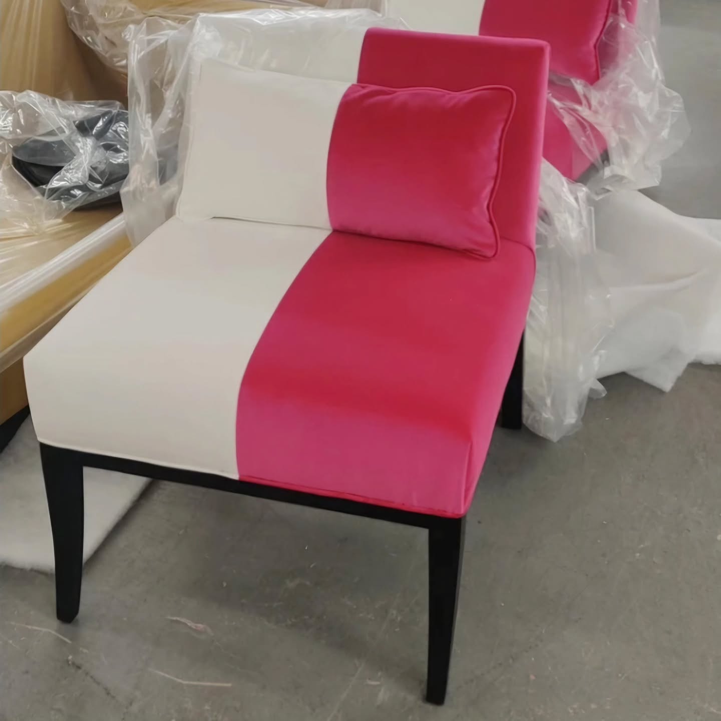 Look I won't lie to you. I love these chairs. Like, LOVE love them. Two velvets, pieced together and then the color blocking repeated in the matching lumbar pillow? Come ON. 🤌🏼
BUT-
it's important to me you know we're not just one trick ponies over here. Sometimes we just do standard stuff.
While we love to sink our teeth into a good colorblock or 34" horizontal repeat on a barrel back chair (you feel me right?), we're also here for you when you just need that basic white sectional.
BUT-
you want it made local, not overseas. And you want way better quality than you're getting from those other guys. (Not naming names. We'll call them...smeshtoration shmardware. And shmest shelm.🥸)
I gotchu boo.
.
.
.
#custominterior
#custommade
#customfurnituredesign #customsectional #customfurniture #customsofa #customupholstery #kravetfabric #nyinteriordesign #njinteriordesign #philadelphiainteriordesign #phillyinteriordesign #bucksinteriordesign