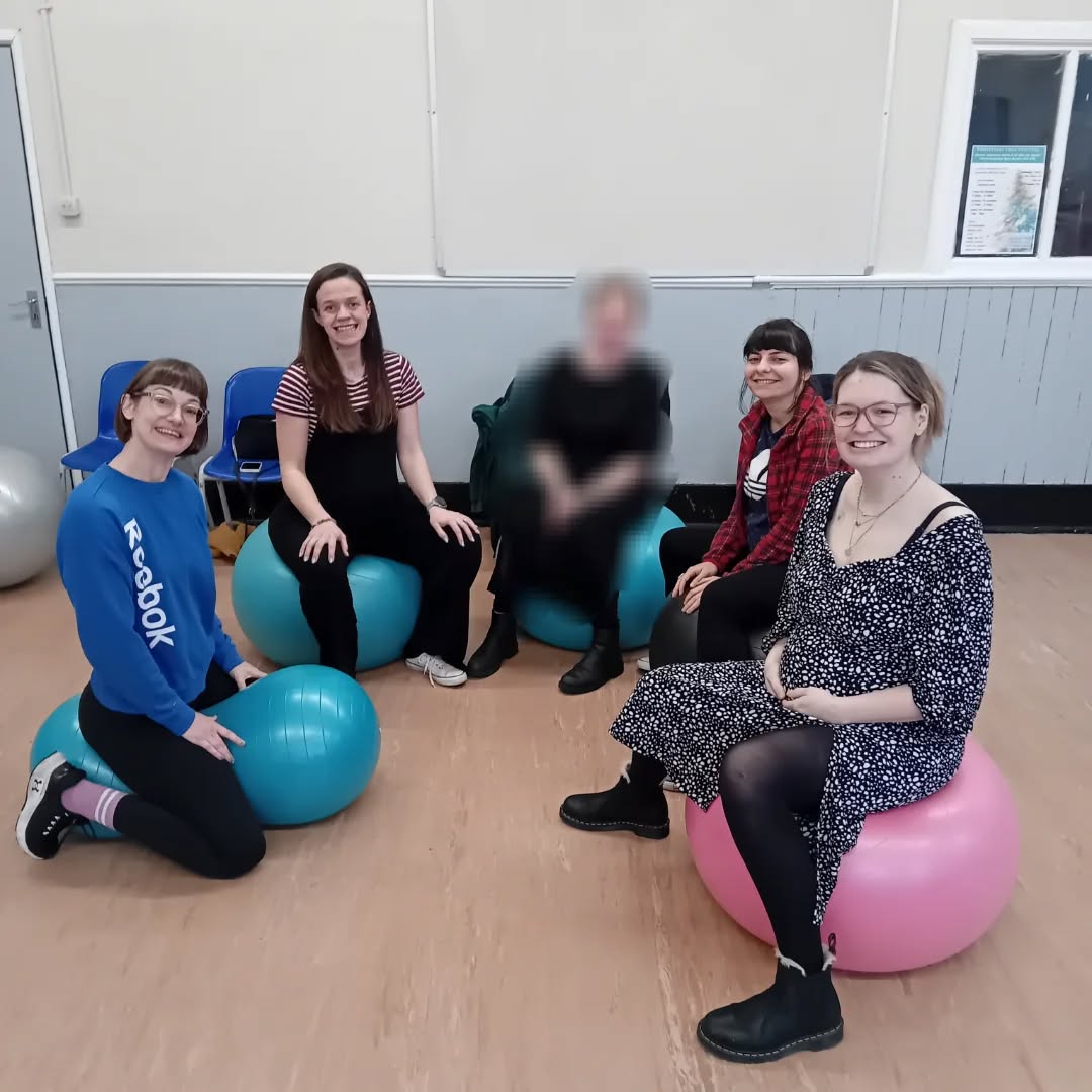 The Happy Bump Club 40th session!!
Thank you to everyone that joined us today! And big thanks to Sally @the.pregnancy.chiropractor for giving us tonnes of useful information and tips on how to use a yoga ball to assist in pregnancy, early labour, and ways to help baby out!
It was a great session, a few new faces and some familiar ones. We hope you all enjoyed the session. Lots of biscuits and brews were consumed, and lots of chatting!
Next up on the 17th Dec is our full day family first aid course, there are a few spots left if anyone wants to join us! Booking link is in our "monthly sessions" highlights in our bio.
Emma x