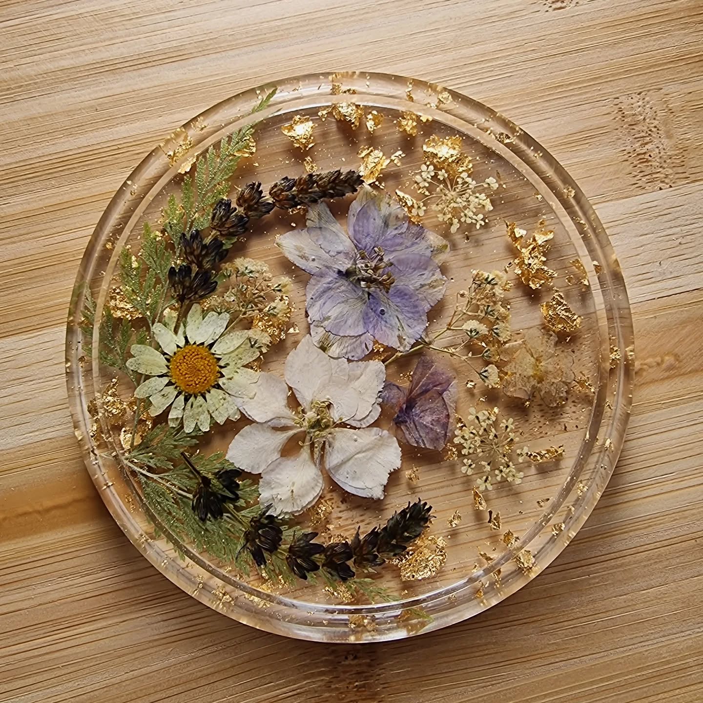 Bientot sur le marché de Noël 🎄
#resine #epoxy #fleurs #création #art #passion