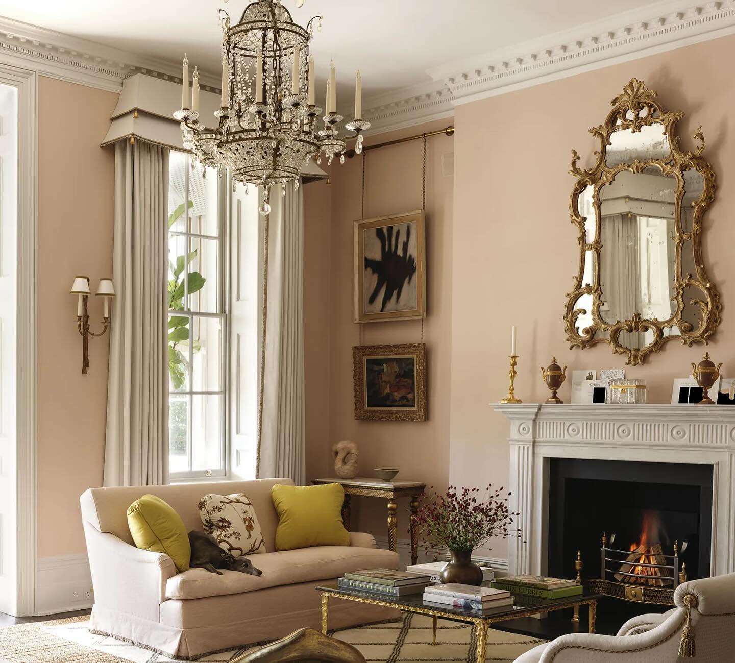 More shots from @archdigest of the beautiful late Georgian house we recently transformed for the glamorous couple, Peter Hawkings and Whitney Bromberg Hawkings
@theflowerbx
@amyastley
@simonuptonphotos
@therealplumsykes
@saramathersstylist