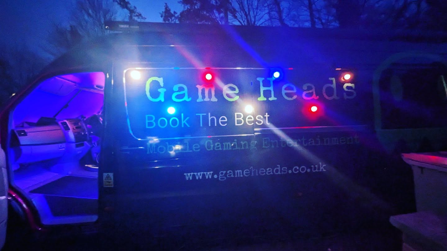Christmas Gaming with Game Heads! Some Christmas colours here on the WoW van on its last job of the day . Very busy time here at Game Heads and we are nearly fully booked every day leading up to Christmas day. Some availability on 22nd Dec in the FUN van and then from 28th Dec ๐๐โ๏ธ๐
๐ฆ๐ท drop us a email at rob@gamehead.co.uk