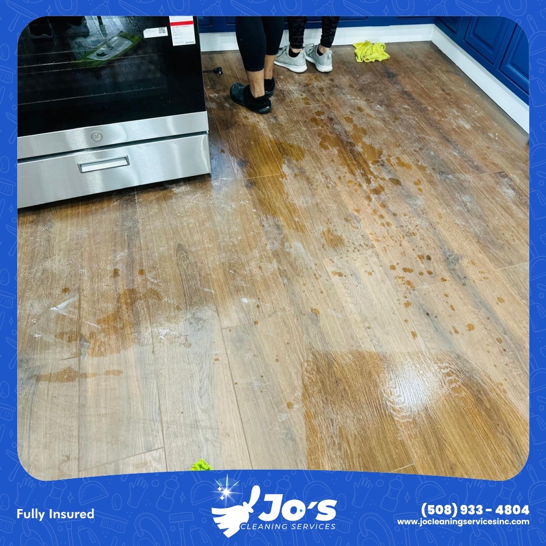 "🍴 Cooking in Style! ✨
From greasy to gleaming, your kitchen deserves this sparkle. 🧽
Let’s make it shine again! #BeforeAndAfter #KitchenGlowUp #SpotlessCooking"