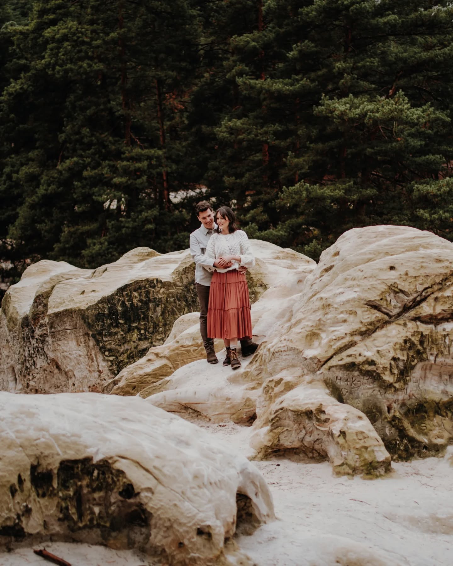 Dieses Jahr hat mich der Harz total in seinen Bann gezogen, ich durfte dort gemeinsam mit tollen Fotografinnen insgesamt 5 wundervolle Shootings zu unterschiedlichen Jahreszeiten an den verschiedensten Orten erleben 🤩 Und es gibt noch so viele tolle und versteckte Locations die nur auf Shootings warten.
Wer hätte auch mal Lust auf einen gemeinsamen Harz-Fototripp? ☺️
#couplephotography #peoplephotography #belovedstories #loveandwildhearts #pärchenshooting #paarfotografie #coupleshooting #coupleshoot #fotografthüringen #fotografinthüringen #saalfeld #pößneck #zeulenroda #greiz #jena #fotografjena #thüringen #sachsen