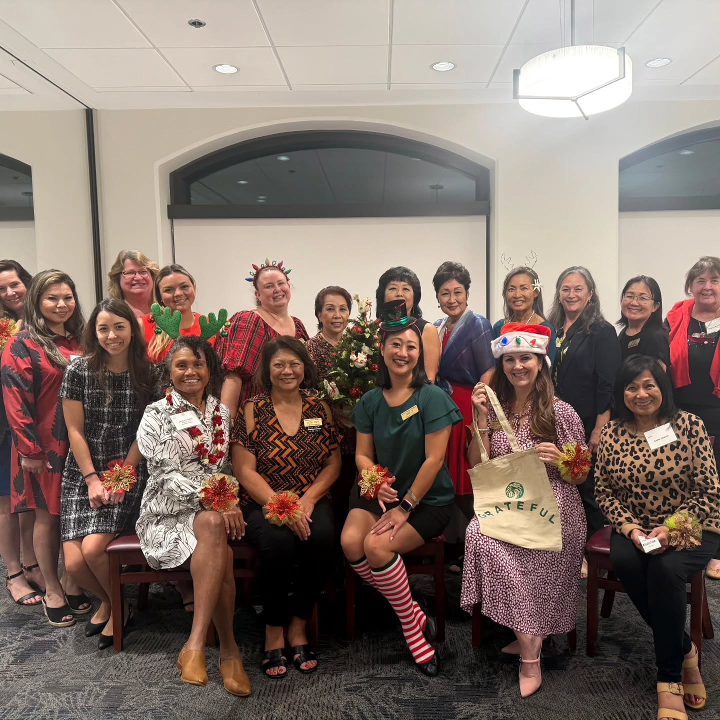 Last night, EWI of Honolulu celebrated the holiday season with a dinner, stamping activity with Liv Hostetler of Wayfinder Waikiki, and philanthropic activity packing gift boxes for recipients at the Waikiki Health PATH Clinic.
Mahalo to our speaker and member rep, Jacque Tellei of Waikiki Health, and our Programs and Philanthropy committee for making this a fun, festive, and fulfilling evening.
#ewihonolulu #grateful #holidaysinhonolulu #alohakalikimaka #waikikihealth #pathclinic