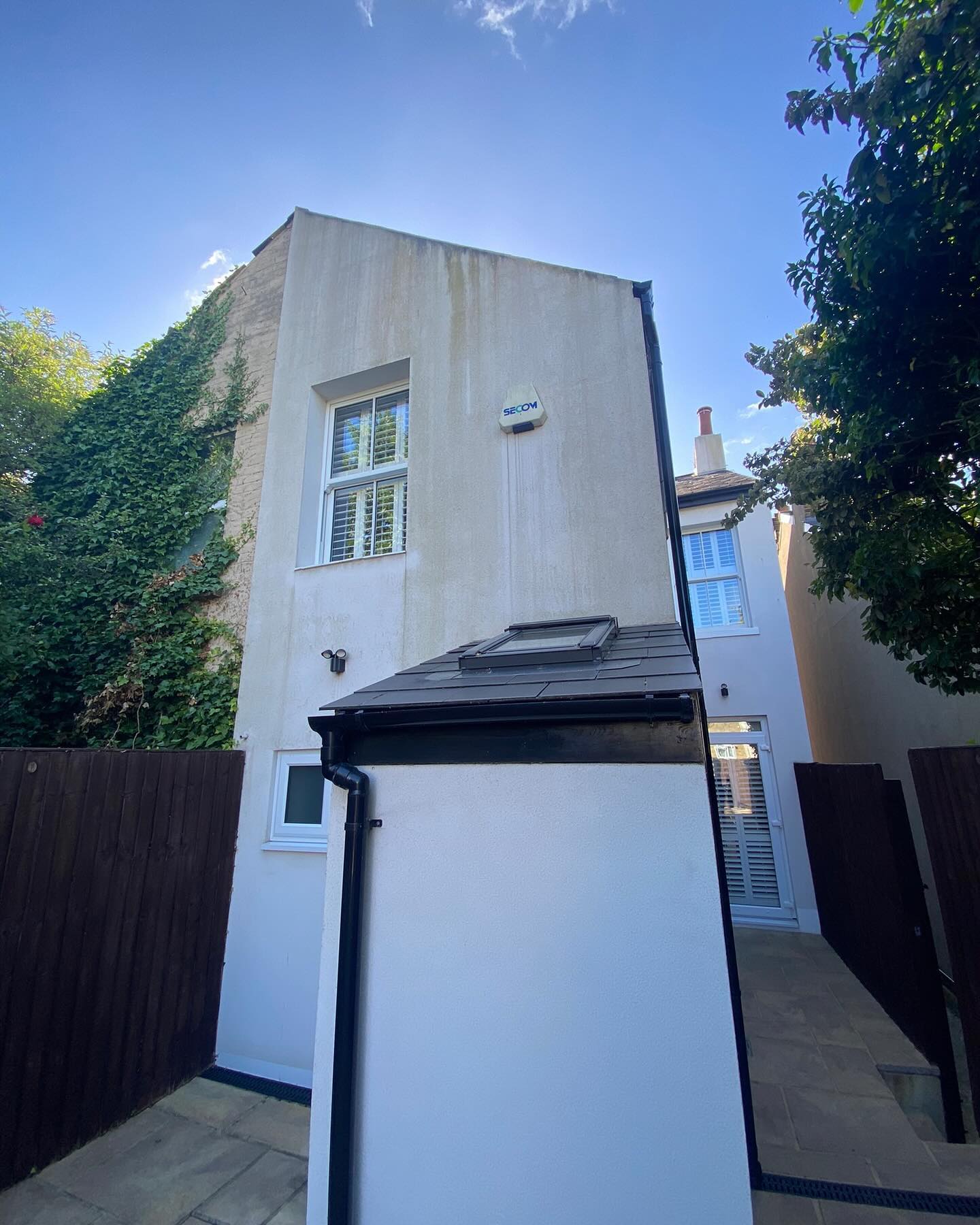 Does your home need a face lift? Call in the experts 👨🏼⚕️👨🏽🏭 #exteriorcleaning #render #renderclean #new #buildingservices #propertymaintenance