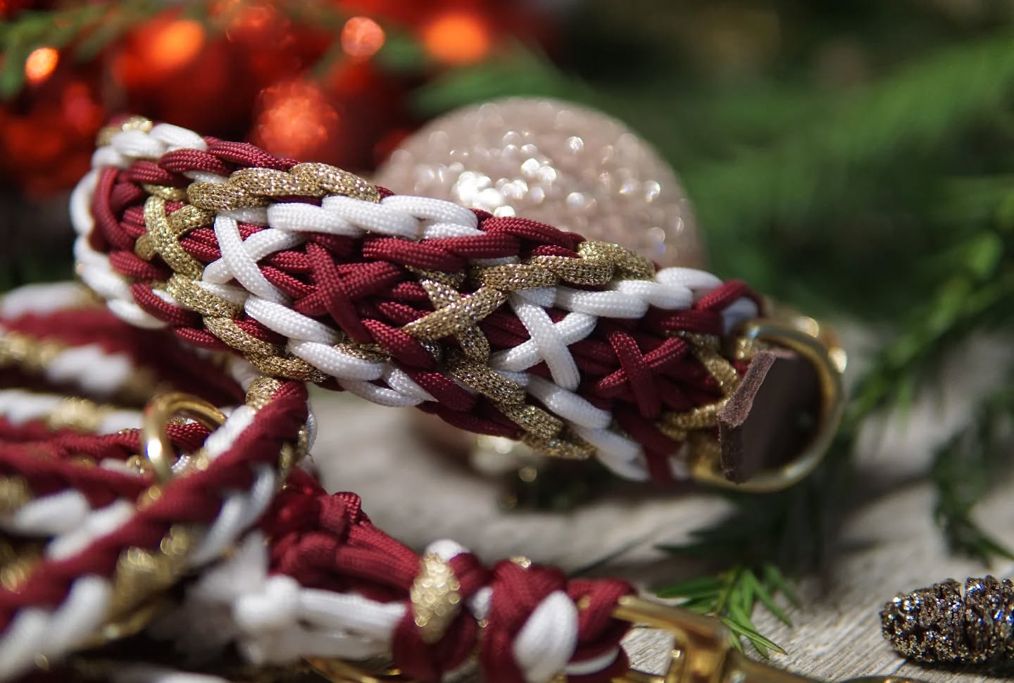 Weihnachten rückt immer näher. 🎄
Wie sieht es bei euch mit dem Geschenke kaufen aus ? 🛍
Seit ihr eher #teamaufdenletztendrücker oder #teamfrühervogel ? 🎁🥰
Oder verschenkt ihr vielleicht gar nichts ? 🍀
Und bekommt eure Fellnase auch etwas?🎁🐕
#weihnachten2024 #weihnachtszauber #weihnachtsgeschenke #geschenkideen #mitliebegemacht #handmade #hunde #hundeliebe #hundeleinen #hundegeschenke #paracord #Halsbandliebe #halsbänderaufwunsch #australiensheperdworld #aussiesofinstagram #australienshepherd #wunschleinen