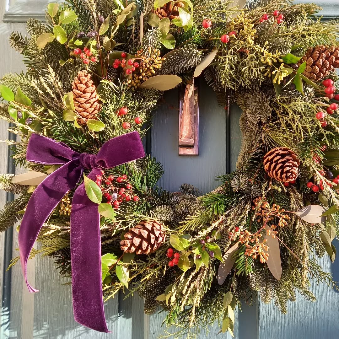 The storm may be raging outside now but yesterday morning was sunny and bright 🌞 Perfect for capturing this pretty door decor complete with purple velvet bow 💜
Thank you to all my customers who have ordered this year - have enjoyed the makes in between decorating!!
#festivewreath
#xmaswreath
#christmaswreath
#wreath
#doorwreath
#winterflowers
#wreathsofinstagram
#Carshalton
#carshaltonbeeches