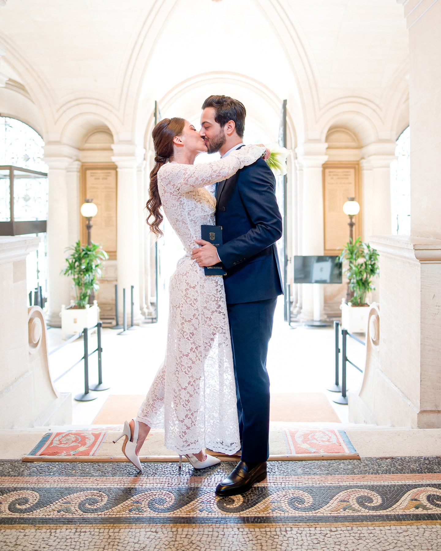 C'est l'histoire d'un jeune couple qui s'aime énormément ❤️
J'ai rencontré Candice et Jérémy le jour de leur photoshoot engagement. Ce jargon photographique qui veut dire en anglais, séance fiançailles. j'ai tout de suite vu que j'avais affaire à un couple fusionnel .. On s'est retrouvé le 4 juillet pour le mariage civil à la mairie de Neuilly-sur-Seine puis le 7 juillet dans le très beau château Barthelemy pour la grande fête ... Place aux images 📸
.
Réception:
@chateau.barthelemy
1e Photographe
@ericc.wedding
1e Vidéaste
@nine.prod
2e Vidéaste
@djoo__oo
2e Photographe
@mounucs
Traiteur
@armandohanatraiteur
Montage vidéo
@mcimage_cinematographer
Déco florale
@jardindambre
.
#photographemariageparis #photographedemariageparis #photographemariageidf #photographemariageiledefrance #photographemariage #mariagejuif #photographemariagejuif #houppa #mariagejuifparis #photographeparis #couplephotographeparis #photographecoupleparis #photodemariage #photographedemariage