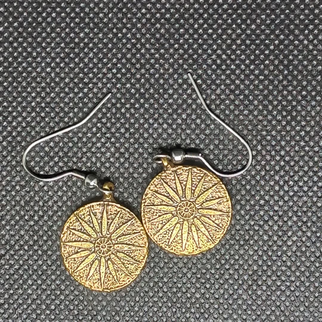 ARETES DE ESTRELLA
Sin inventario
12 gr de laton sólido
2cm de diametro.
Anclas de acero inoxidable
PRECIO
150 pesos mexicanos más envio.
#dije #dijes #joyeria #joyeriamexicana #aretes #aretesdemoda