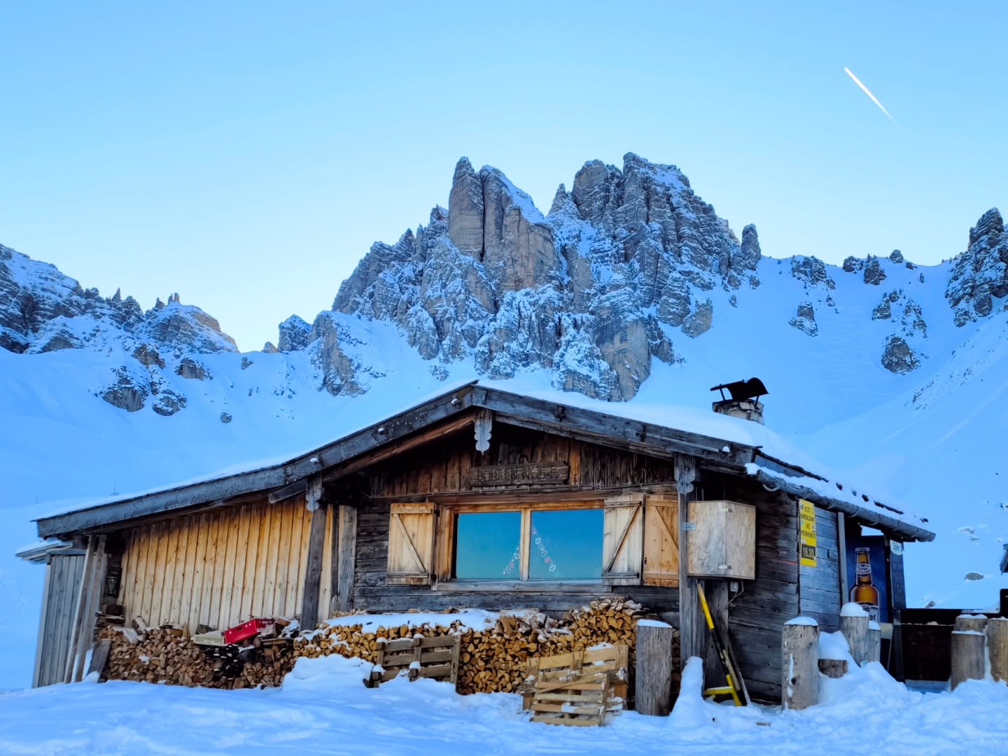 I ❤️ this picturesque little Hütte in #AxamerLizum
.
#skipluscity #skipluscitypass #Skifahren #winterseason #myinnsbruck