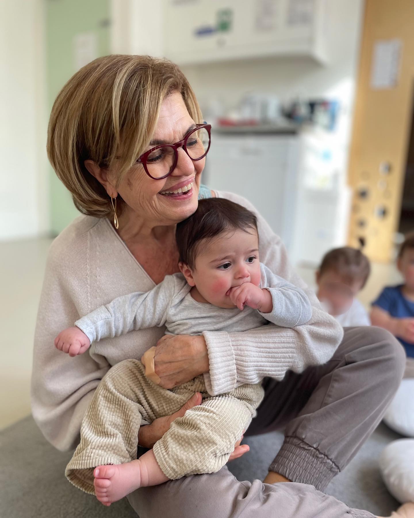 We had the privilege of welcoming grandparents to our nursery. Some traveled across the world, while others live just around the corner, showing the beauty of staying close to family. ❤️
The children loved hearing about the grandparents’ childhood memories, different cultures and languages, discovering that while we all come from diverse backgrounds, there’s so much that unites us. 🌏✨
Thank you to all the grandparents who joined us and made this week so special. The memories created and shared will be cherished for years to come!
#EarlyYearsTeacher #proudmoment #nurseryachievement #educationexcellence #earlyyearseducation #earlychildhoodeducation #teacherlife #qualifiedteacher #qualifiedteachers #teachersqualification #highqualityeducation #preparingforlife #childcareprovider #childreneducation #london